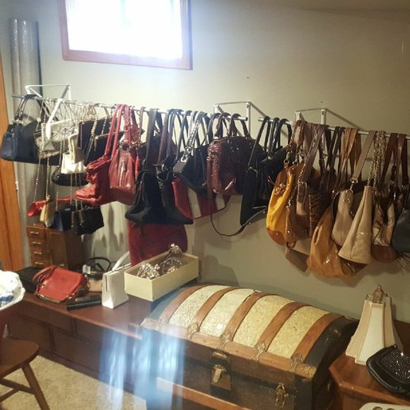 Meet your Posher, Amy - Picture 1 of 1